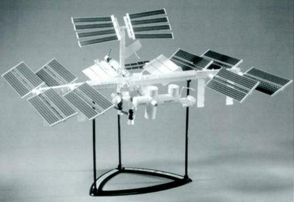 international space station scale model
